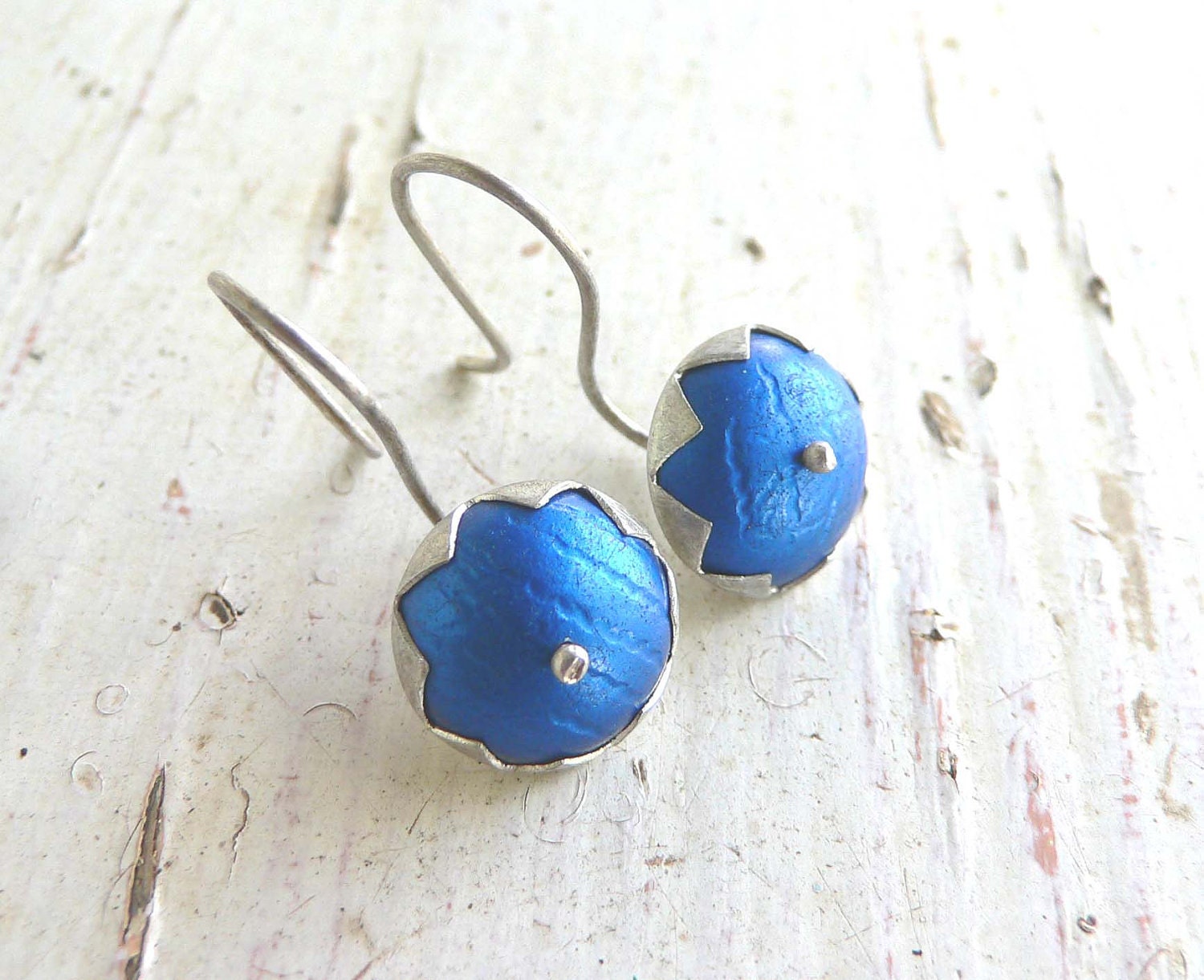 Bud earrings in sapphire blue, anodised aluminium and sterling silver