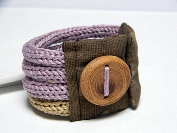Lilac and sand knitted bracelet, cotton yarn and fabric  Quattro, four loops, Japanese fabric and handmade wood button. Knitting jewelry