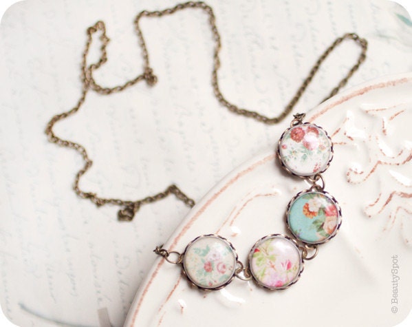 Flower bib necklace - Shabby Chic (BN006)