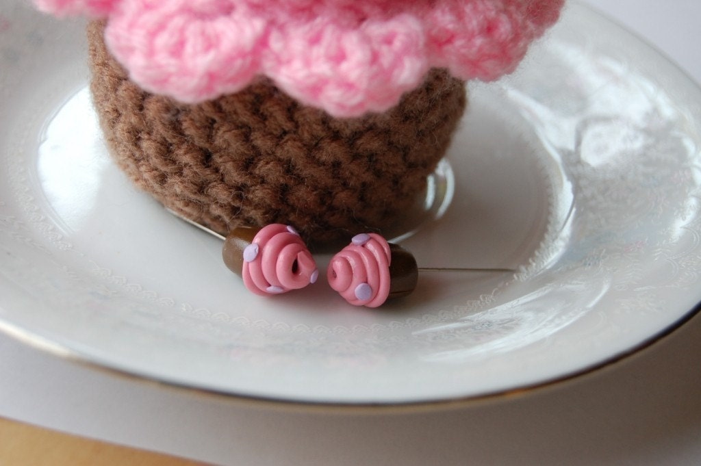 Cupcake Pincushion with Cupcake Pins