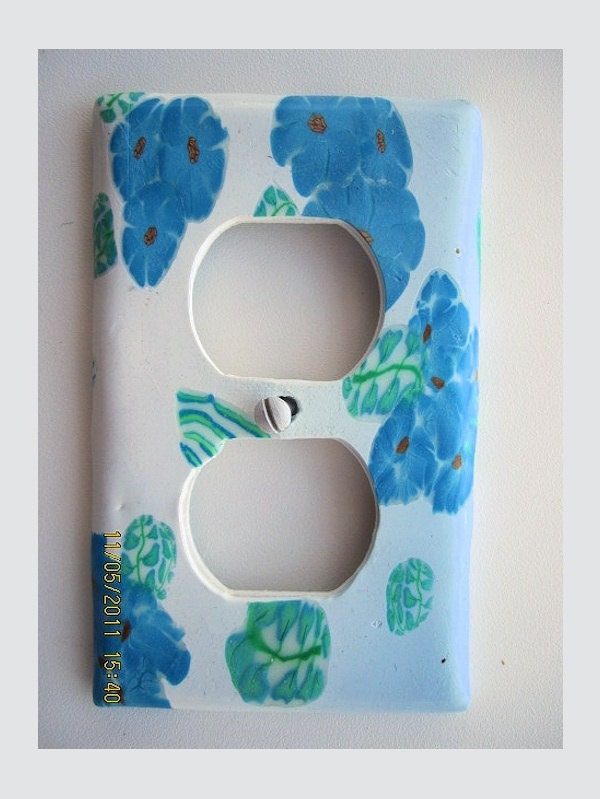 Electric Outlet Plate, White with Blue flowers