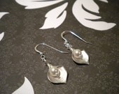 Bridal Pearl Earrings, Lily earrings, bridesmaid earrings, LILY, Calla Lily,