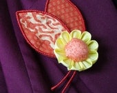 Daisy Flower Kanzashi with Red Kimono Leaves