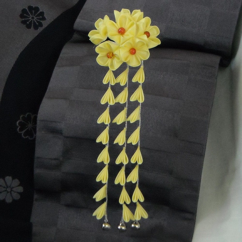 Tsumami Kanzashi - Ume (plum) Blossom