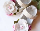 Baby, Shoes, toddler, wool felt, cream, flowers, wedding, white felt baby shoes, cream booties, baby girl booties, flower maryjanes
