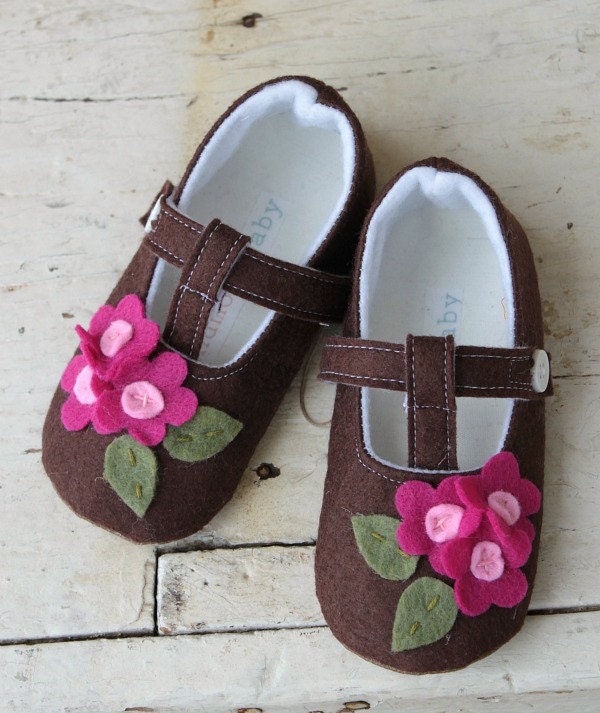 Brown baby girl shoes, Baby, Shoes, toddler, wool felt, brown, flowers, pink,