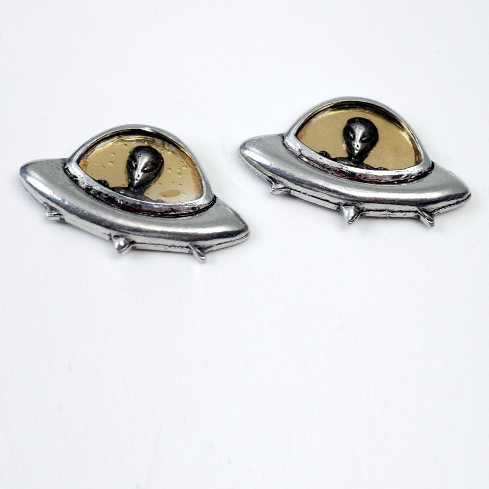 UFO SciFi Cufflinks - Silver And Gold Outer Space Sci Fi Aliens Spaceship Cuff Links - Fun Science Fiction Flying Saucer Cufflink With Alien