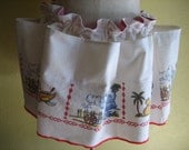Roomy Waistline Apron with Adjustable Sash and 4 Pockets Handmade from Vintage Tablecloth
