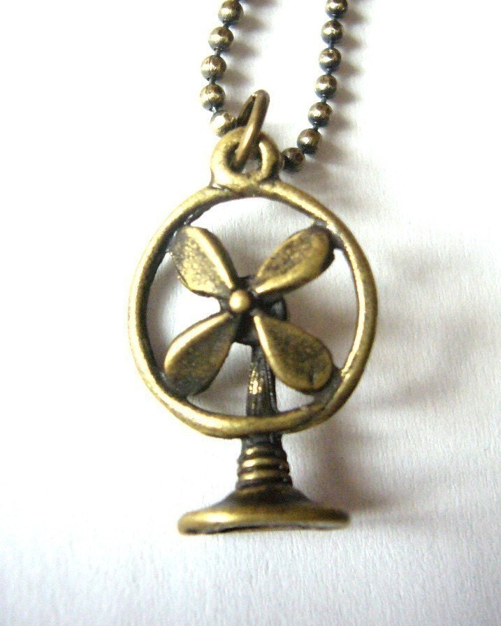 Antique Brass Retro Fan Pendant Necklace (available in sliver tone)