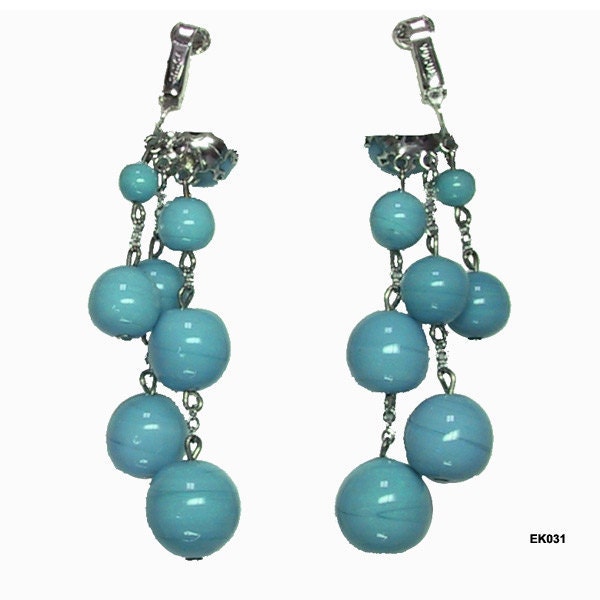 Vintage Vogue Pendant Earrings Turquoise Glass