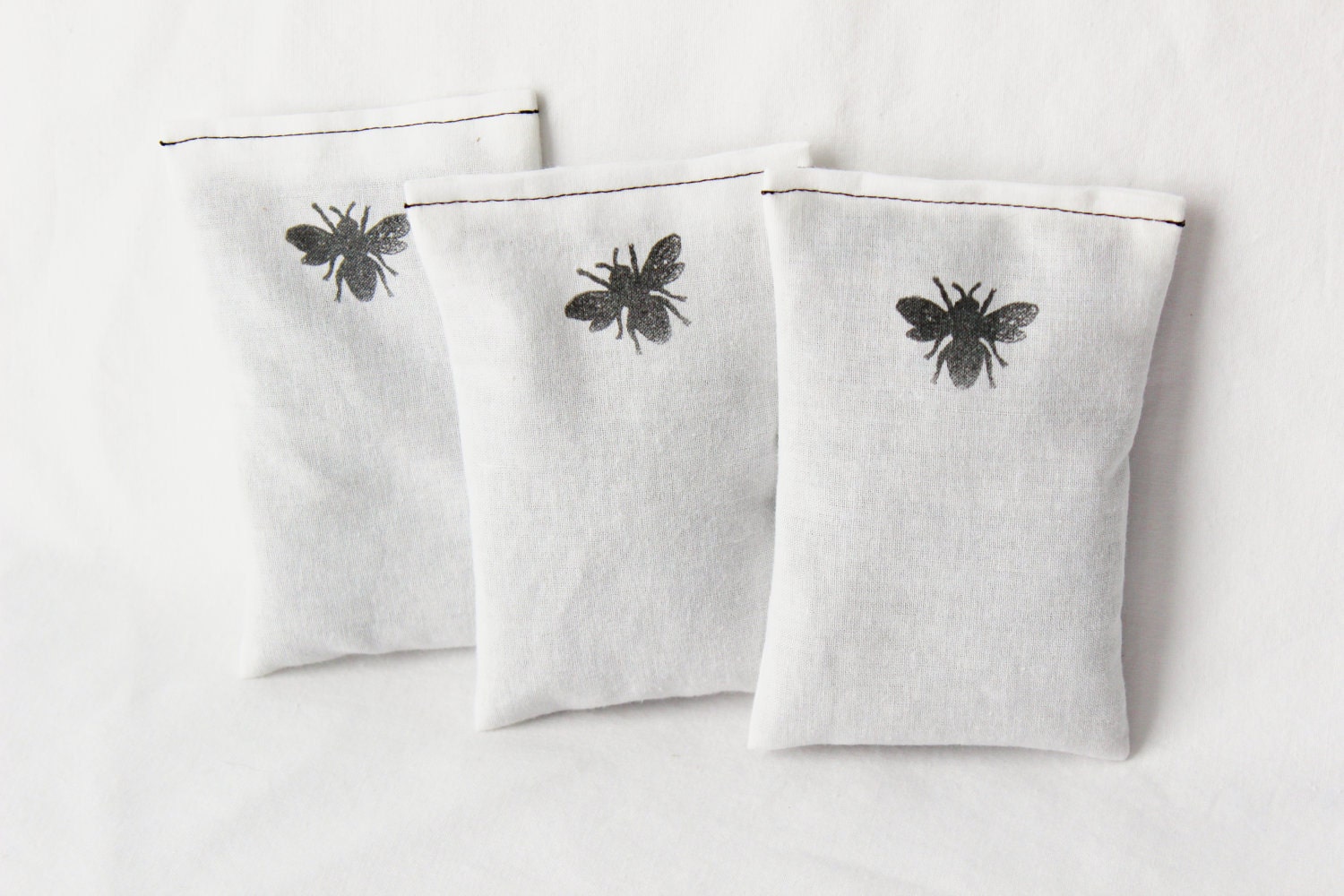 Organic Dryer Sachets - Reusable Dryer Sheet Alternative - Fresh Clean Laundry - Lavender Aromatherapy