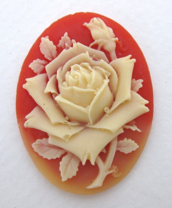 Vintage Flower Cabochon Cameo. Ivory Rose on Carnelian, Resin 40x30mm pcb0166 (1)