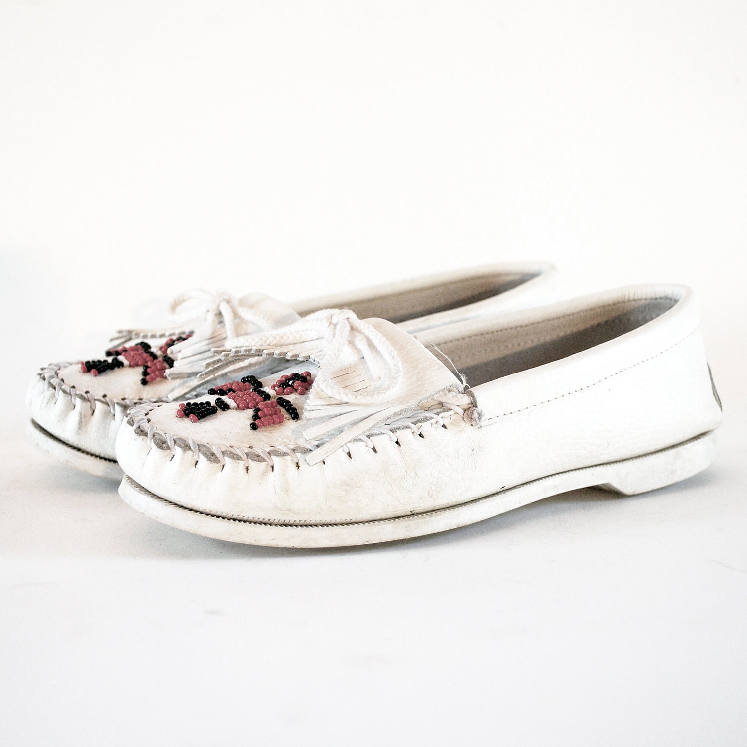 Classic White Leather Minnetonka Thunderbird Moccasins 8