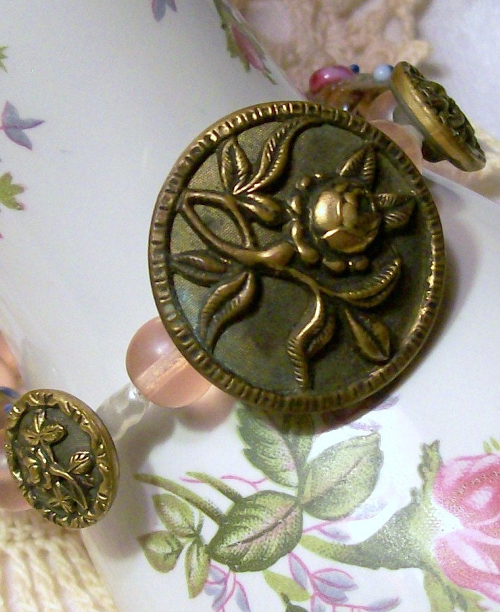 Antique Button Bracelet - Recycled - Flower - Brass - Pink - Vintage