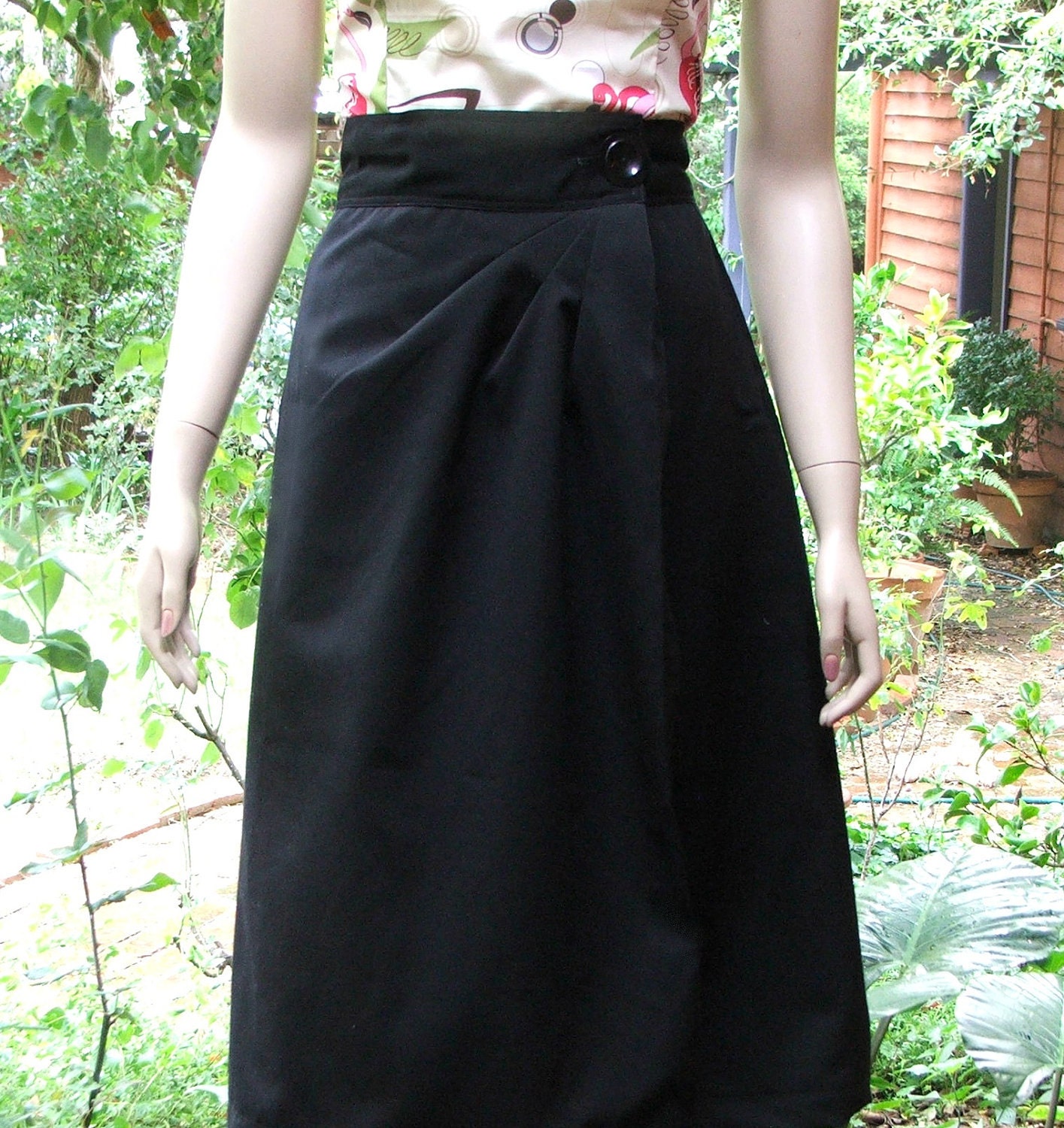 1940s CLASSIC Wrap Skirt in basic black - so versatile