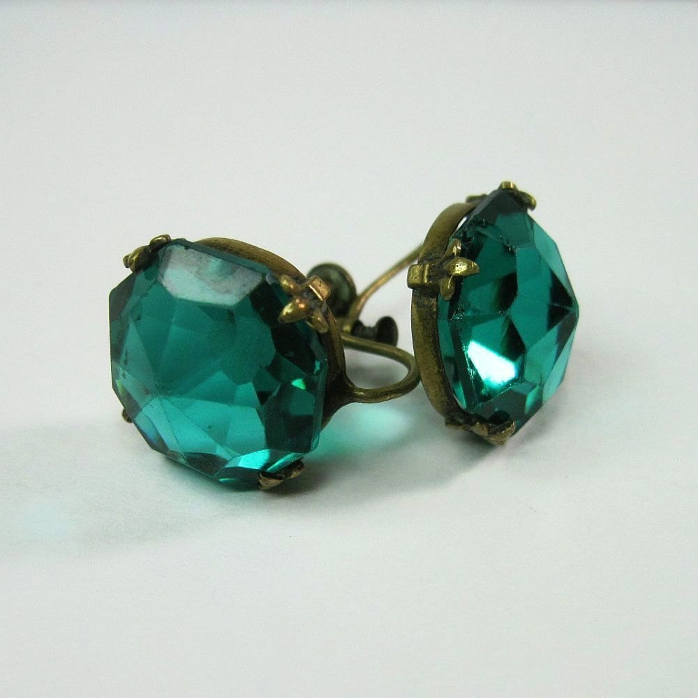 1920s Vintage Art Deco Earrings Teal Green Czech Glass Fleur De Lis Setting Screw Backs