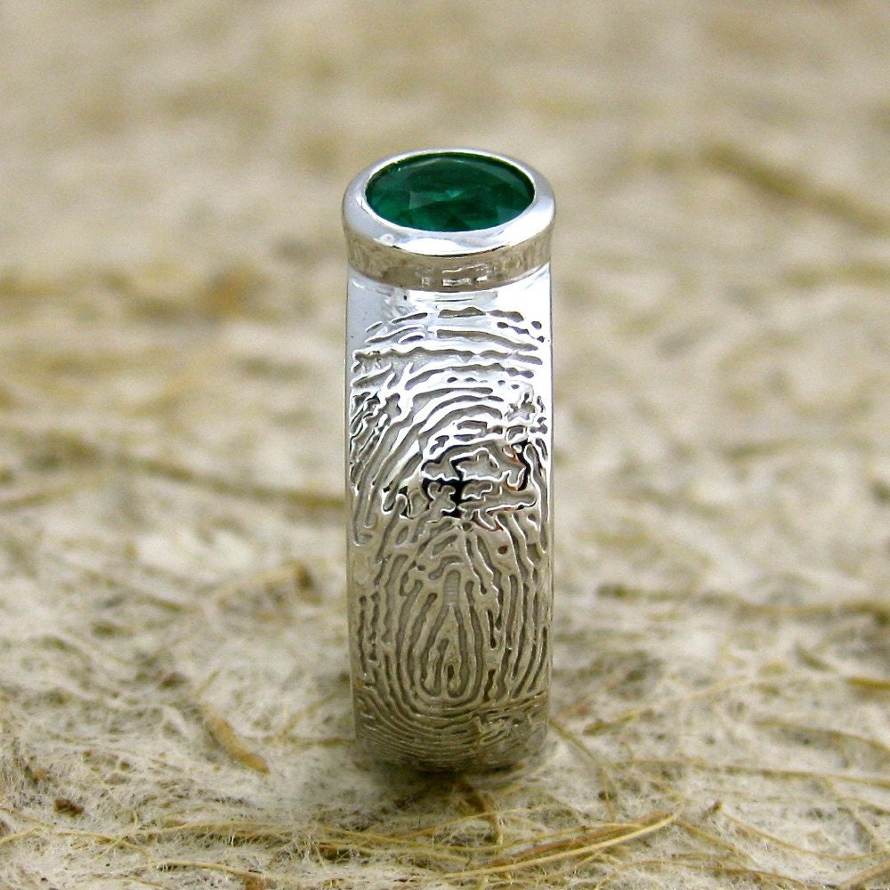 Personalized Finger Print Wedding Ring in Solid 14K White Gold with Natural Round Emerald with Shiny Finish Size 7/6mm