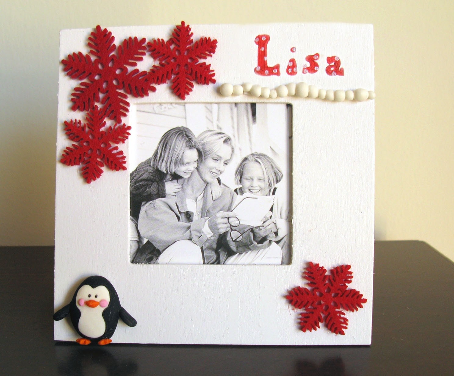 Photo frame customizable - Penguin and red snowflakes
