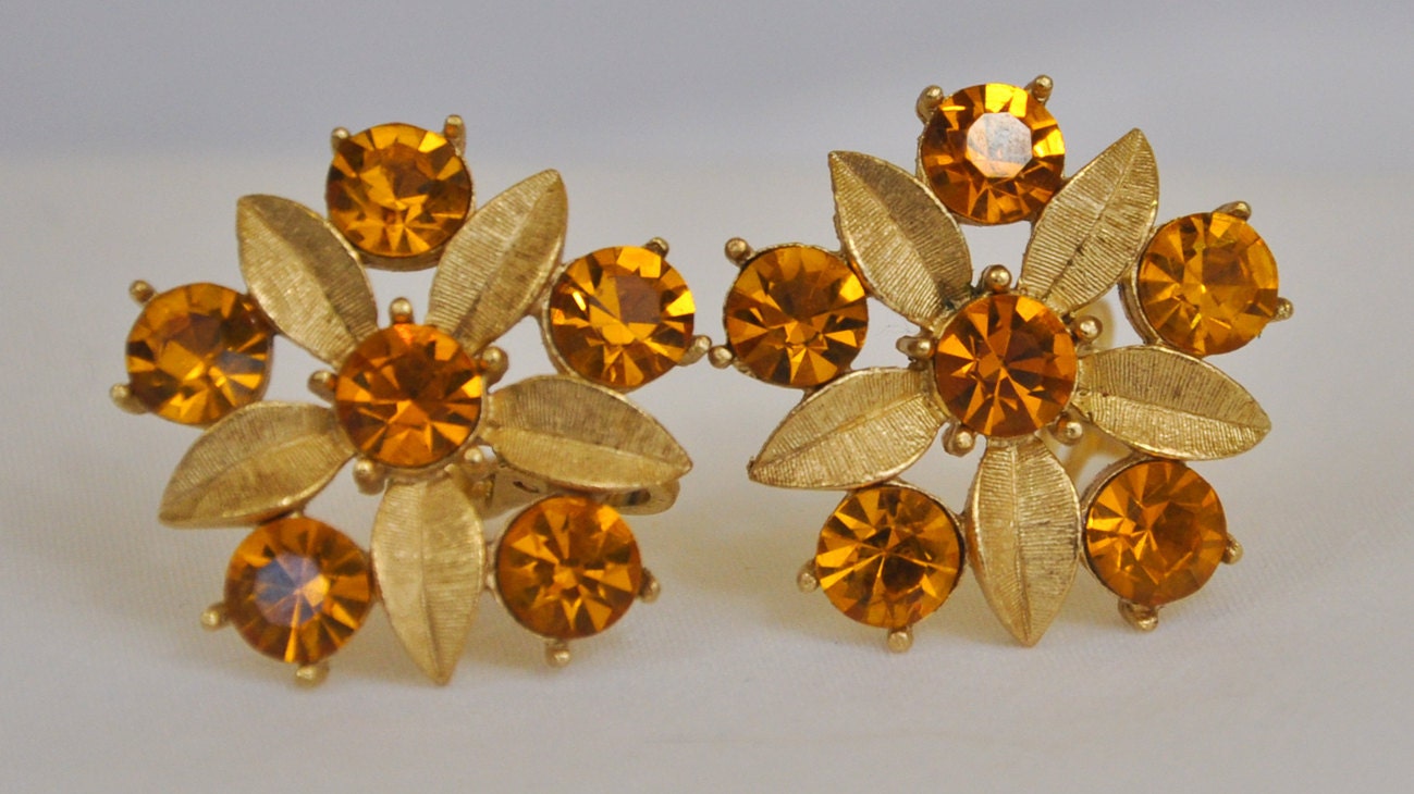 1960s Sarah Coventry Yellow Rhinestone Flower Clip On Earrings AMBER-LITES