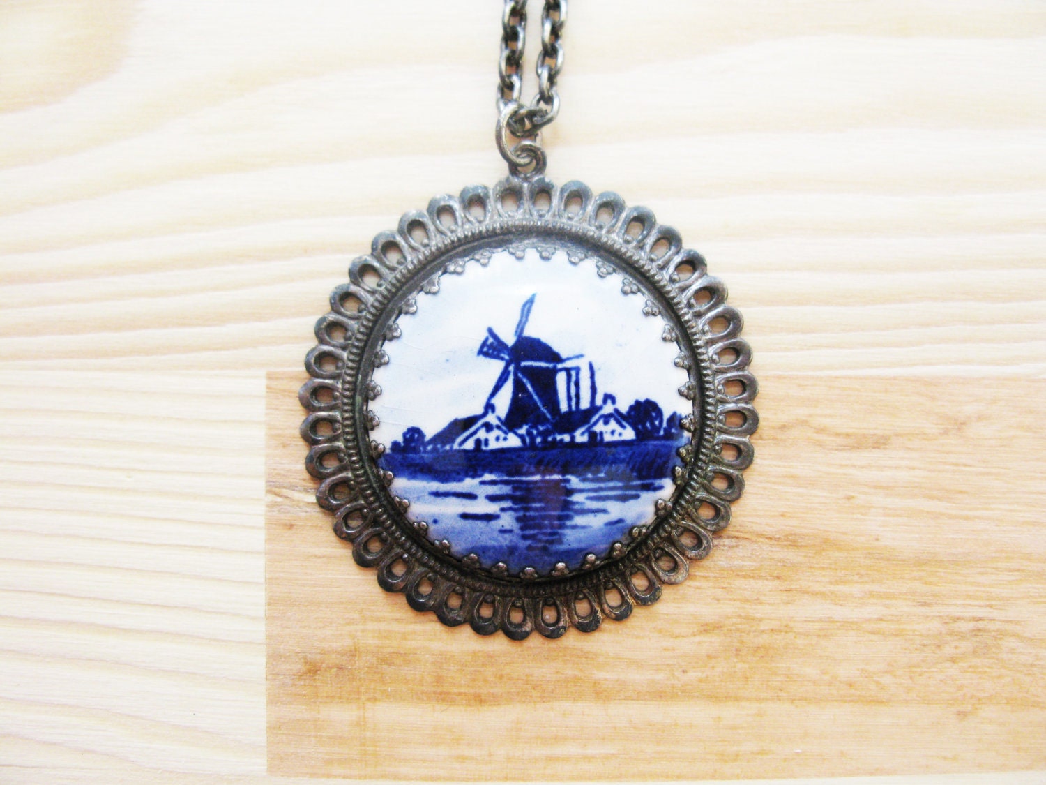 r e s e r v e d Vintage 1950's Blue Dutch Windmill Necklace