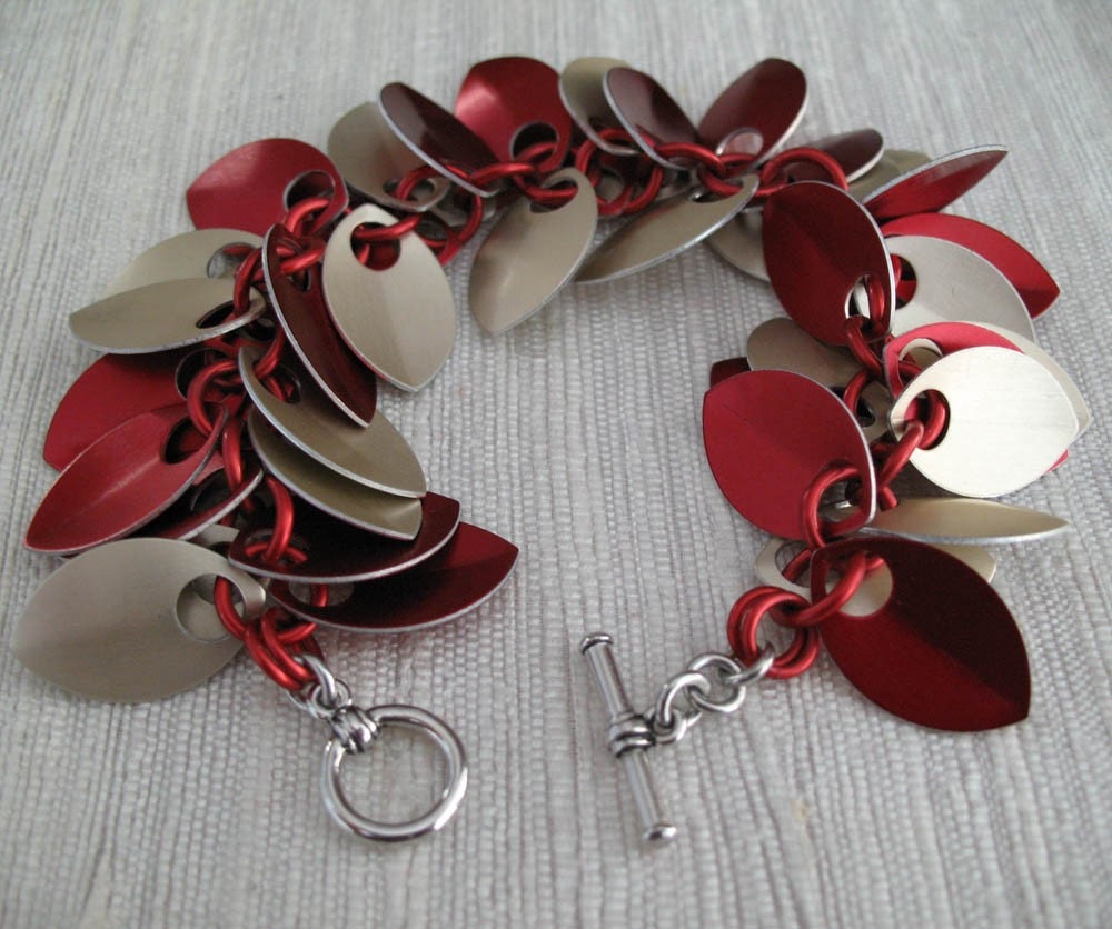 Chainmaille Bracelet - Valentine's Day Red and Pale Gold Dancing Leaves