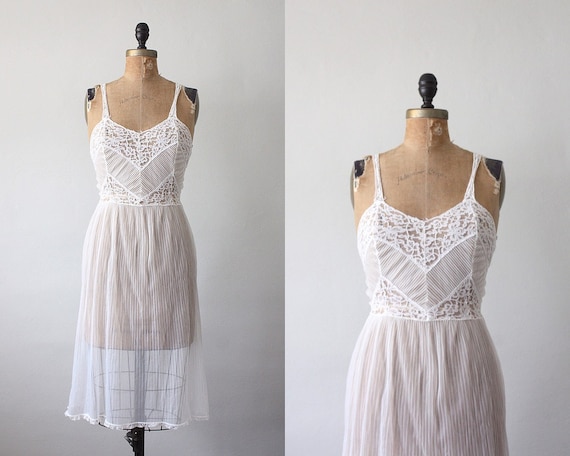 vintage 1950's white cloud nightdress