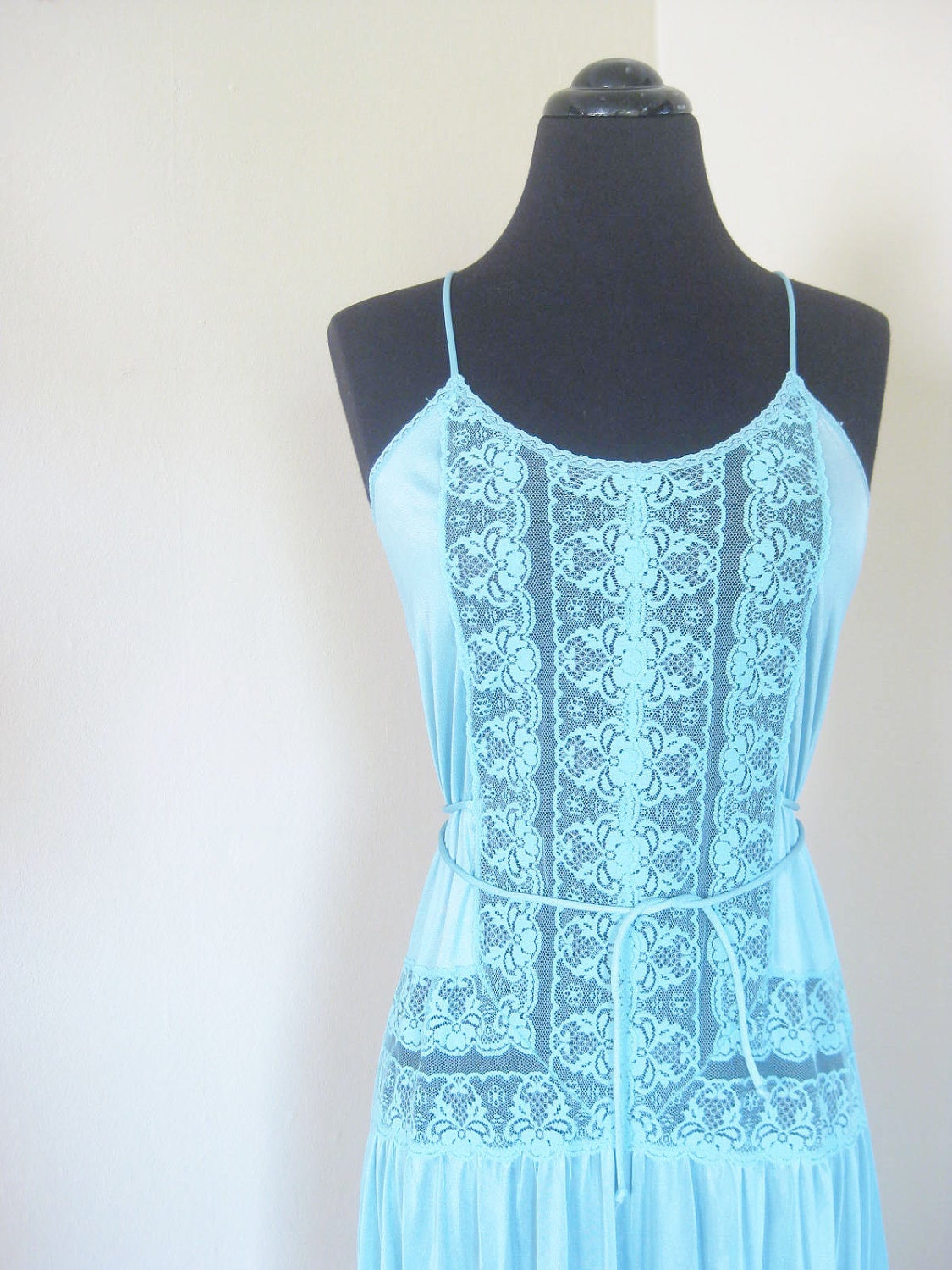 Vintage Womens Negligee LINGERIE 1960s MAD MEN Classic Sky Blue Aqua Small Medium S M