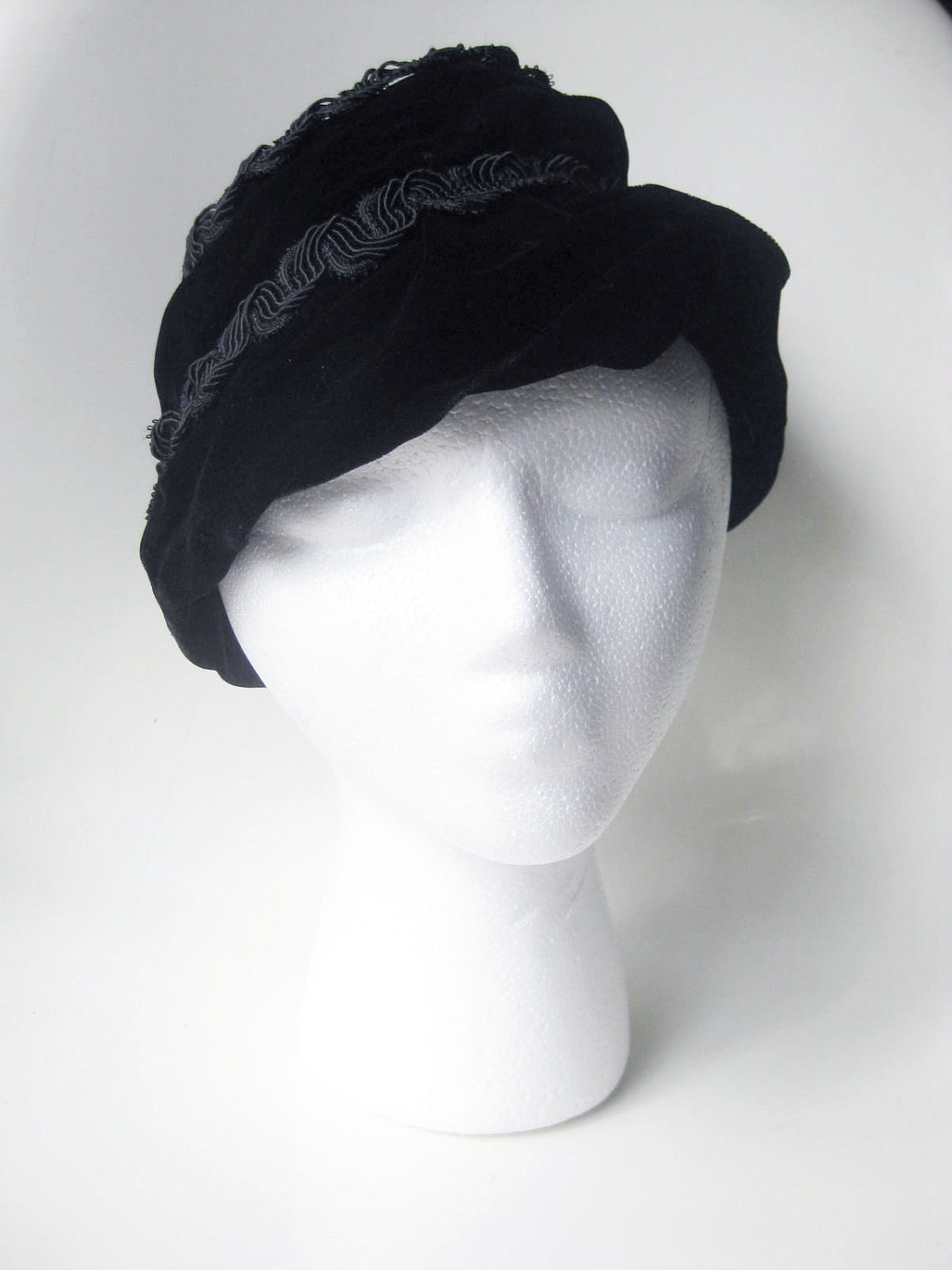 Vintage 1930s Cloche // 30s VELVET Cocktail hat // Winter Ribbon Ladies Scrunchy BLACK Midnight Ebony Dark