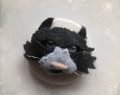 Felt Brooch Cute Lazy Black Cat Pin Handmade Softie Accessory with opening and closing eyes - Hand made in France