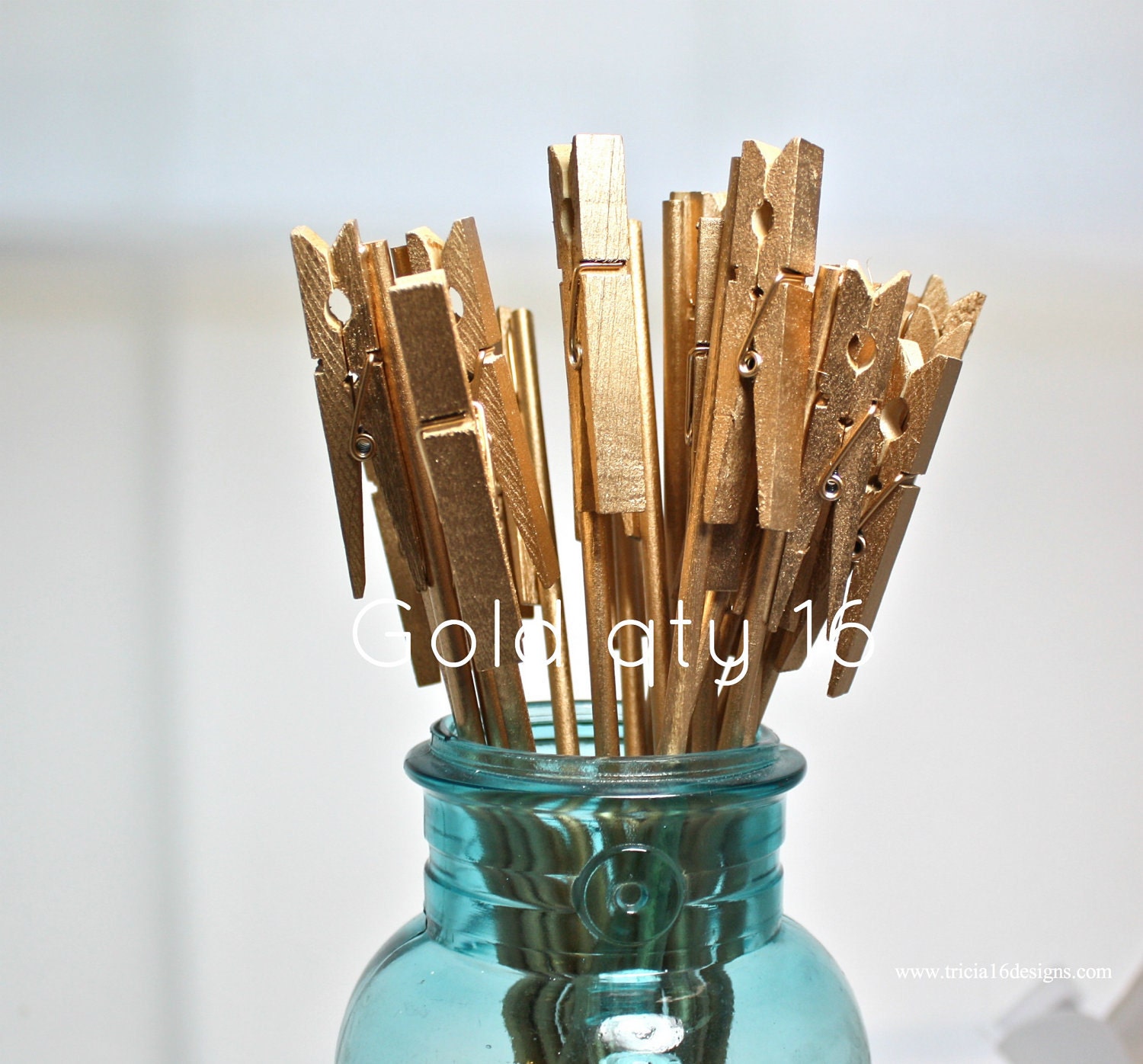 Table number holders, gold, set of 16, use for place:name card, photos, memos, notes, in wedding home or office