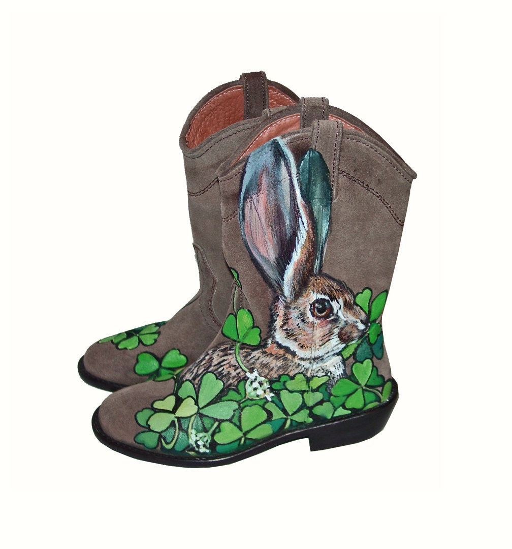 Sale - Handpainted Rabbits in Clover tan suede ankle boots - teens / girls / ladies - size 6M - Steve Madden Lasoo