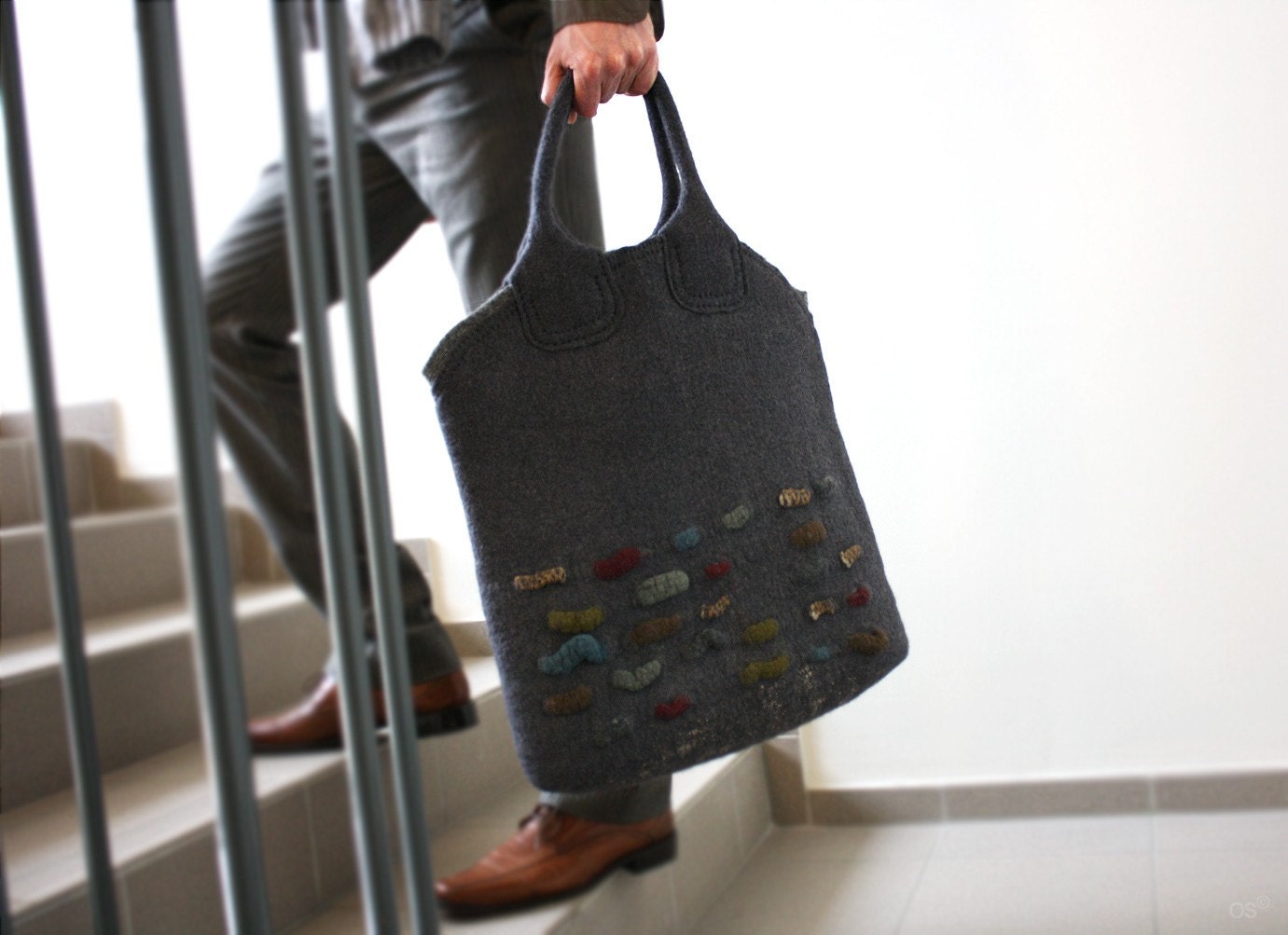 SALE 30%  S-UNIVERSAL / Unisex grey felted messenger handbag OOAK