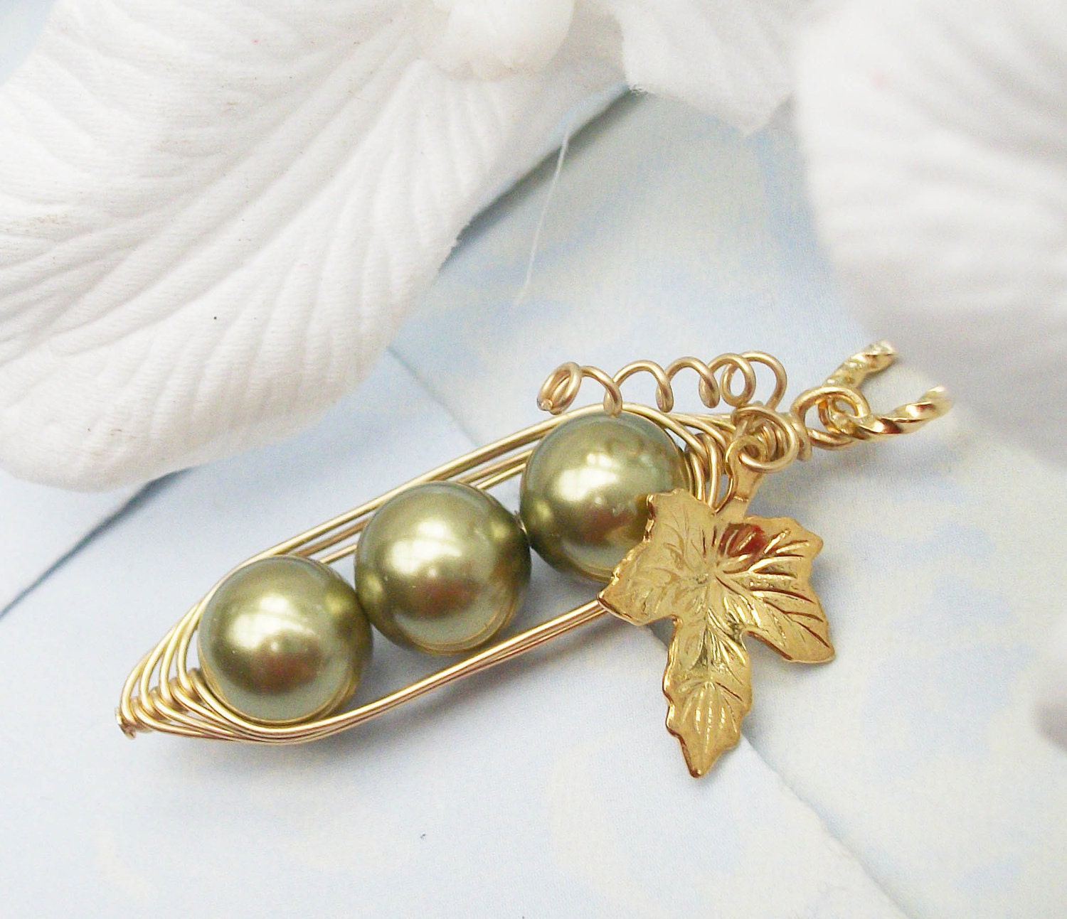 Three Peas In A Pod Gold Pendant  Necklace. Brides, Bridesmaids, friends, Sisters Mothers - Swarovski Pearls