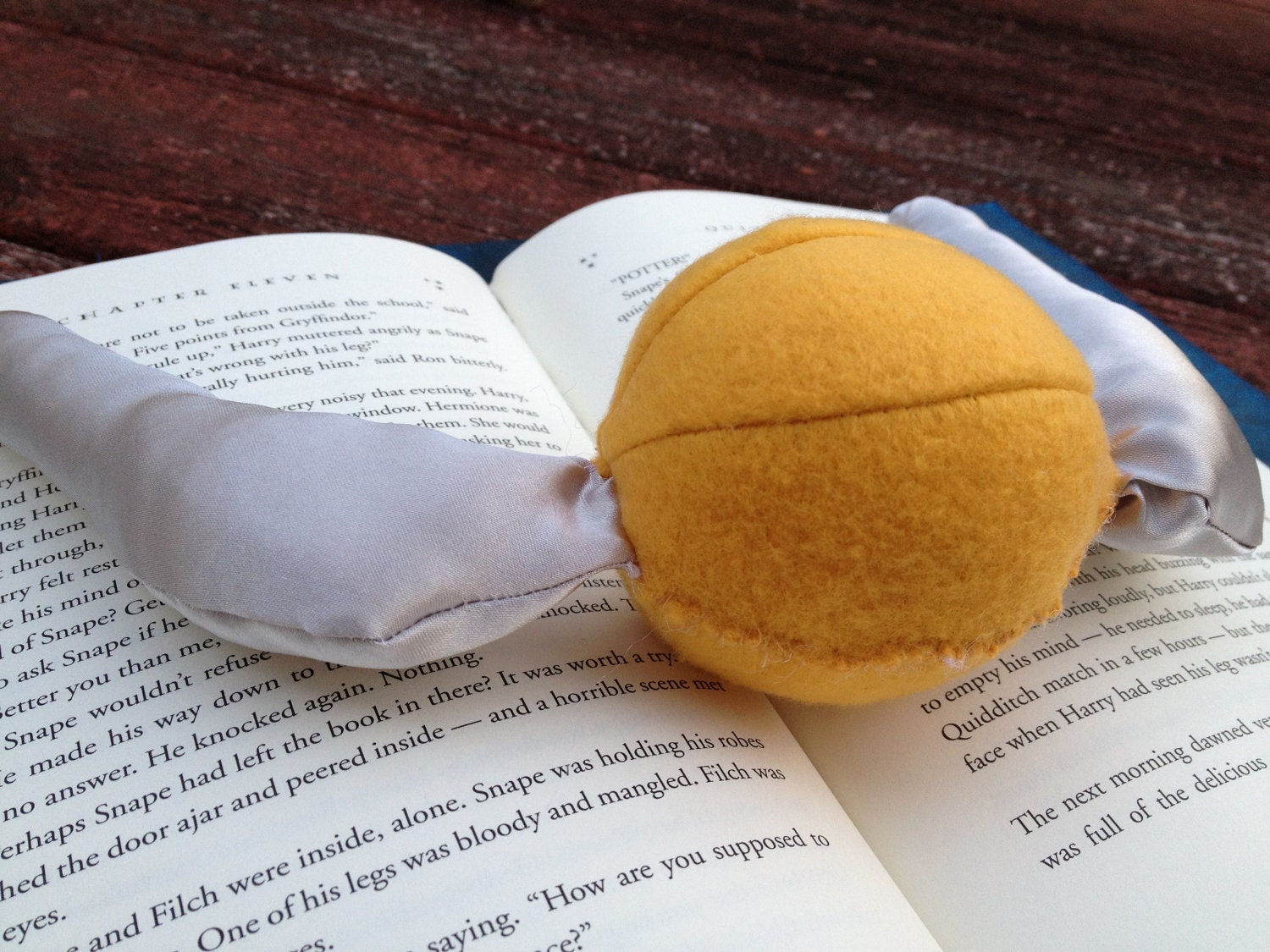 Golden Snitch - rattle