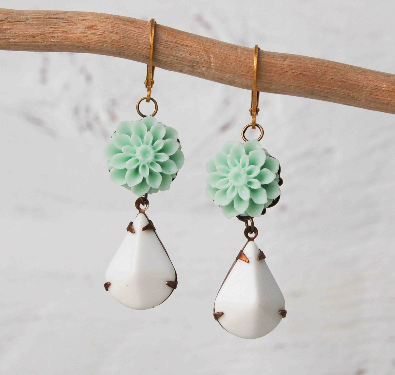Earrings MINT GREEN Dahlia Flowers Vintage WHITE Glass