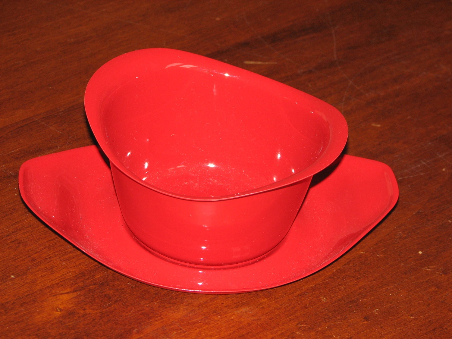 Red High Gloss Lacquer Gravy Boat/Candy Dish/Decorative Piece
