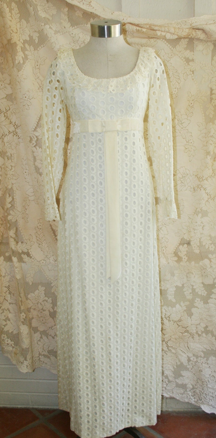 Oh Heavenly Day - Circa 60's - Cream Colored Eyelet - Mod - Hippie Bride - Wedding Dress