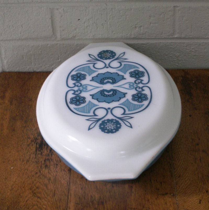 Vintage Pyrex Casserole