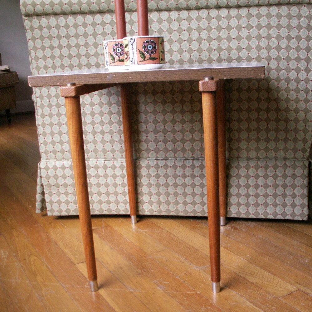 Mid-Cent. Mod End Table