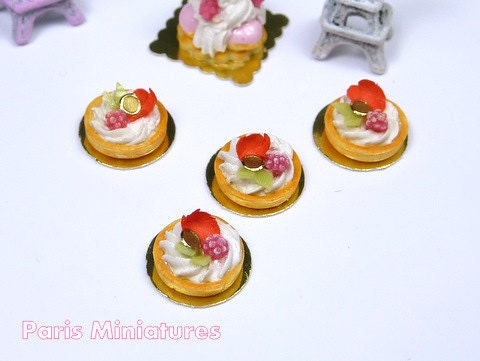Tartelette Mascarpone Framboise - Raspberry and Mascarpone Tartlets in 12th Scale - Handmade Dollhouse Miniature Food