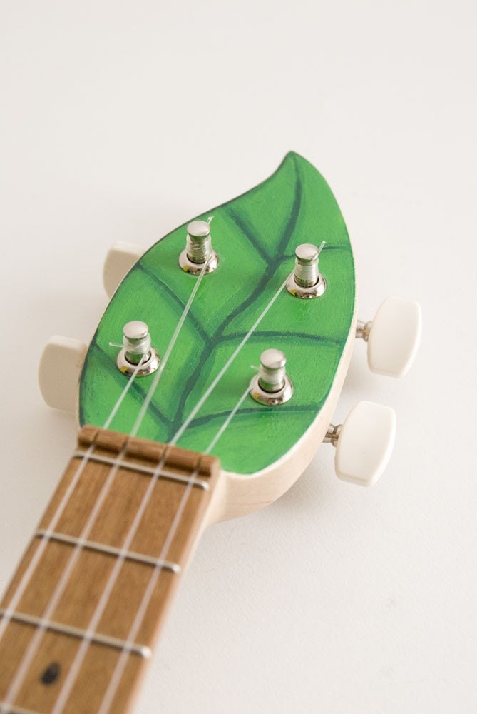 Apple ukulele  4 string