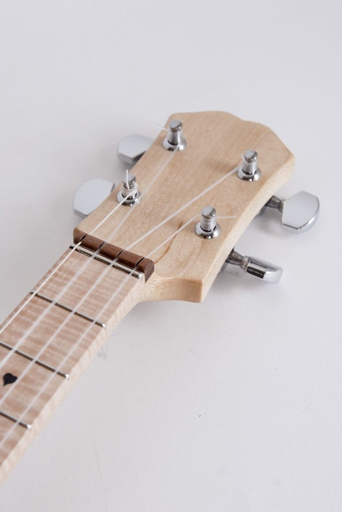 The Heart tenor ukulele ( SOLID WOOD ) ( painted )