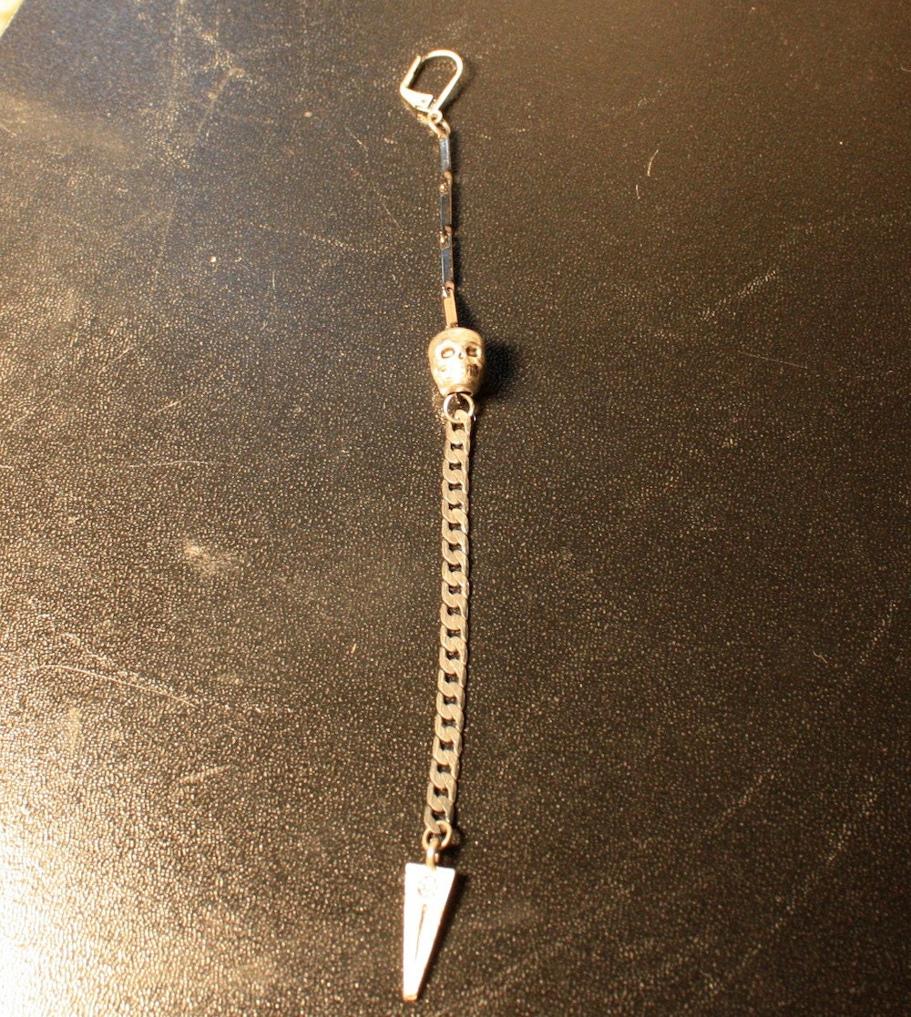 Wren Skull Single Duster Earring