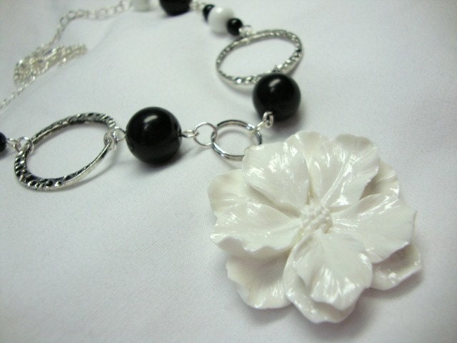 Crisp Black and White Flower Necklace