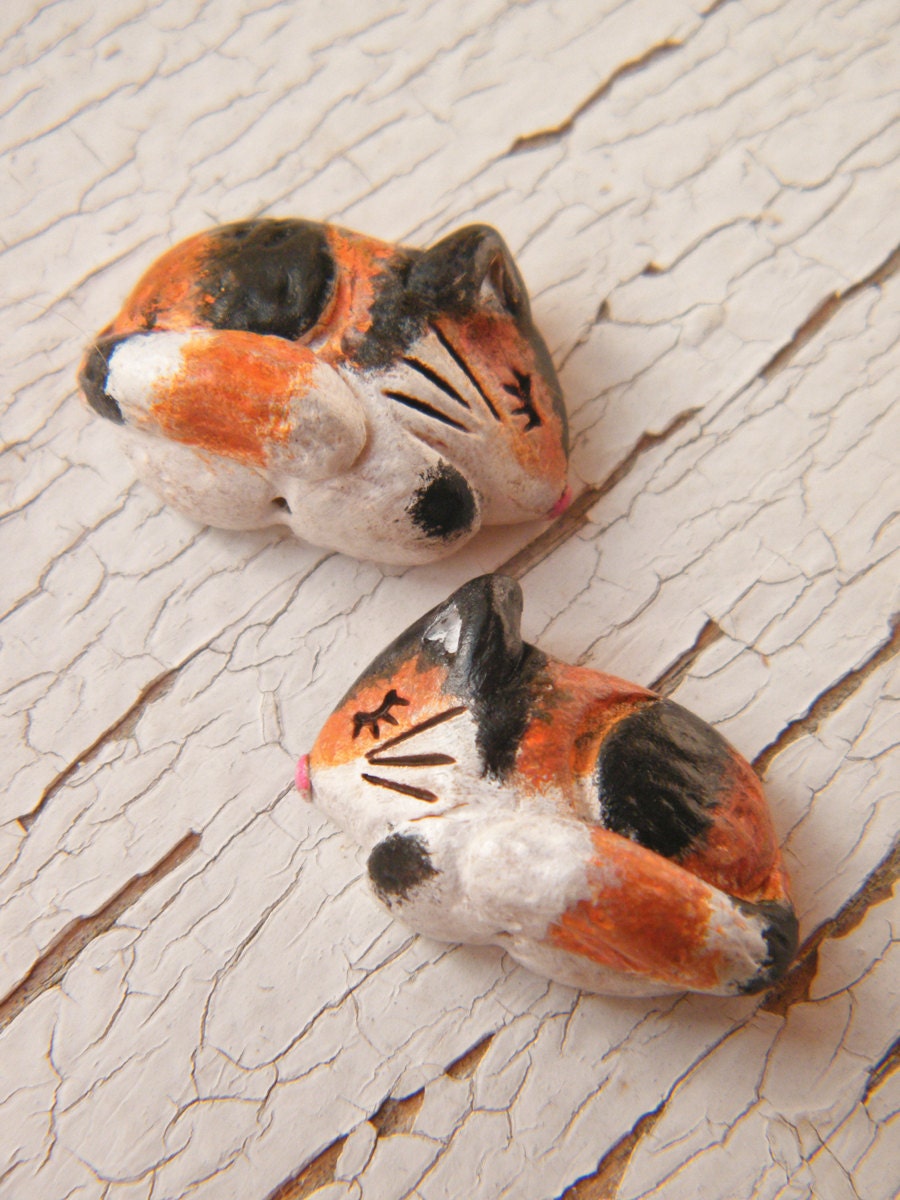 Mirrored Pair of little calico kitty beads - Sleepy Critters (ready to ship)
