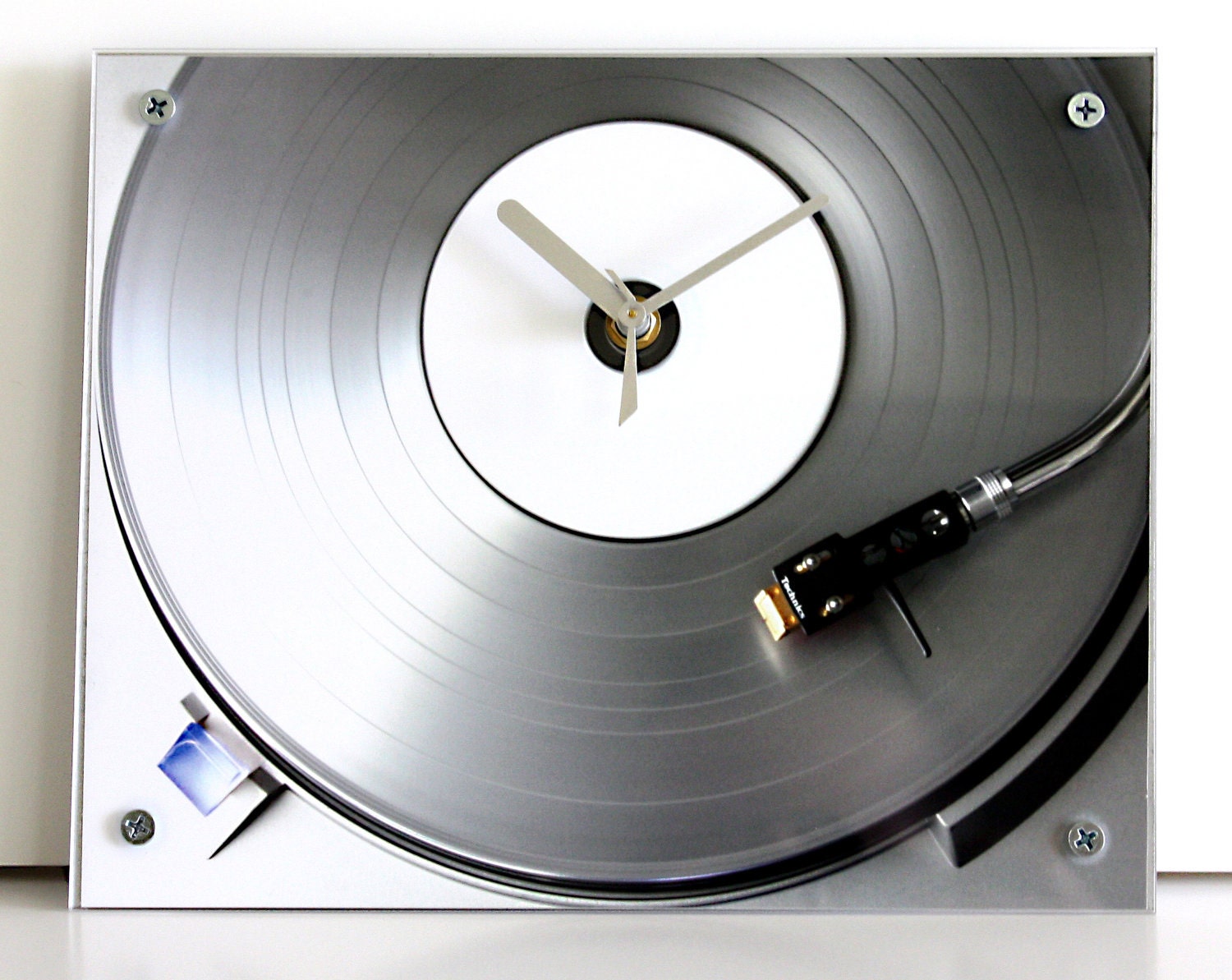 Music Clock : Retro Silver Record Player Wall Clock