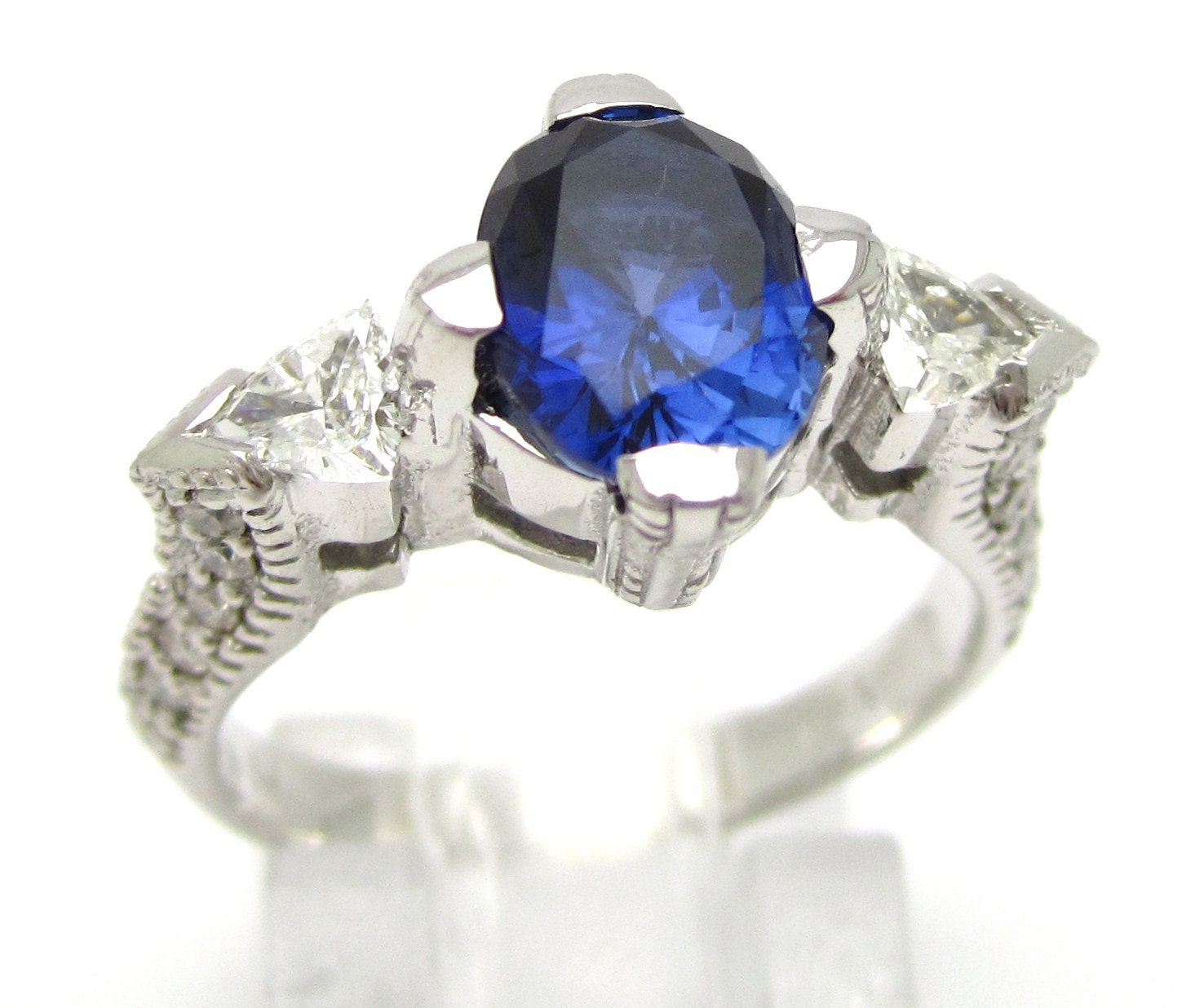2.83Oval cut medium blue SAPPHIRE & Diamonds engagement ring SA500