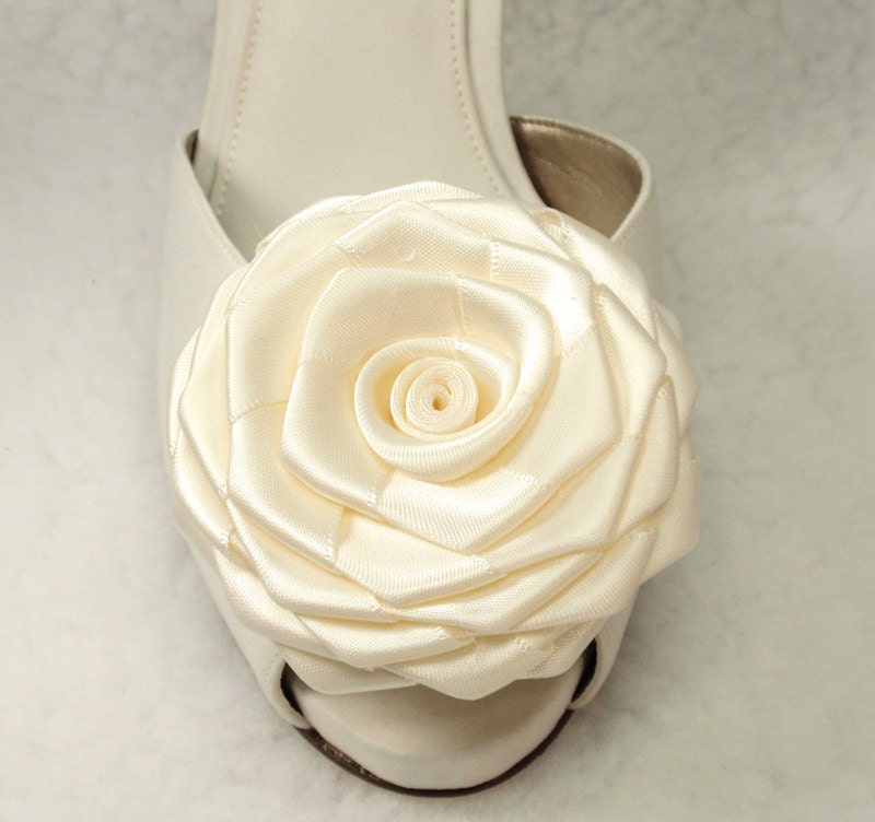 Bridal Shoe Clips- Ivory color ribbon roses- Wedding, Reception, Engagement, thick