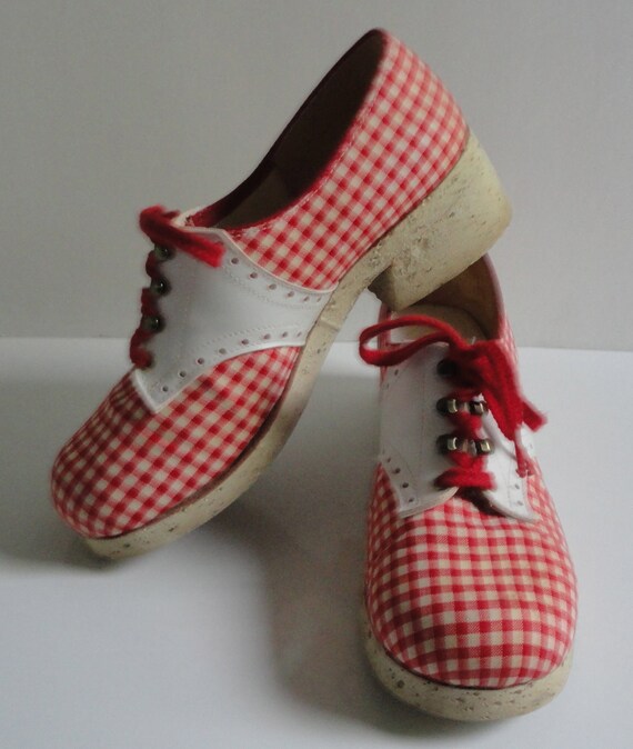 1970s Red Gingham Check and Leather Platform Shoes. Size 8 1/2 B