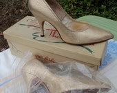 Vintage 50's "Mr. Thom Designer Fashions" Thom McAn sparkly gold pumps stilettos VLV pinup bombshell rockabilly Sz 6-6.5